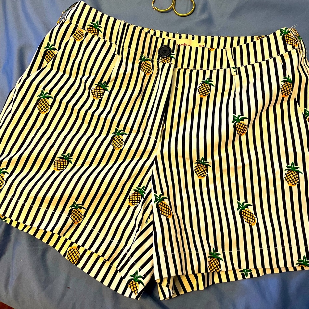 Super cute pineapple shorts - never worn. Size 6-8